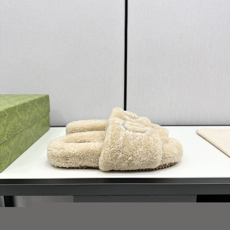 G*u*i slippers